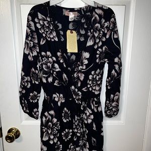 Women’s Floral Wrap Dress- size small